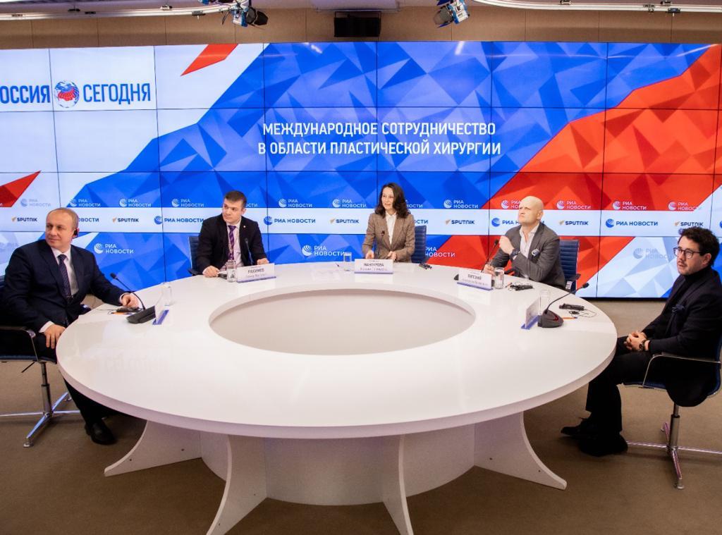 Прошел Круглый стол на тему: "Международное сотрудничество в области пластической хирургии"