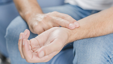 Лечение потливости ладоней: ботокс или операция навсегда